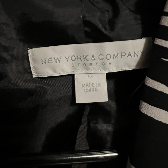 Women’s Black & White Medium Blazer - Picture 3 of 3